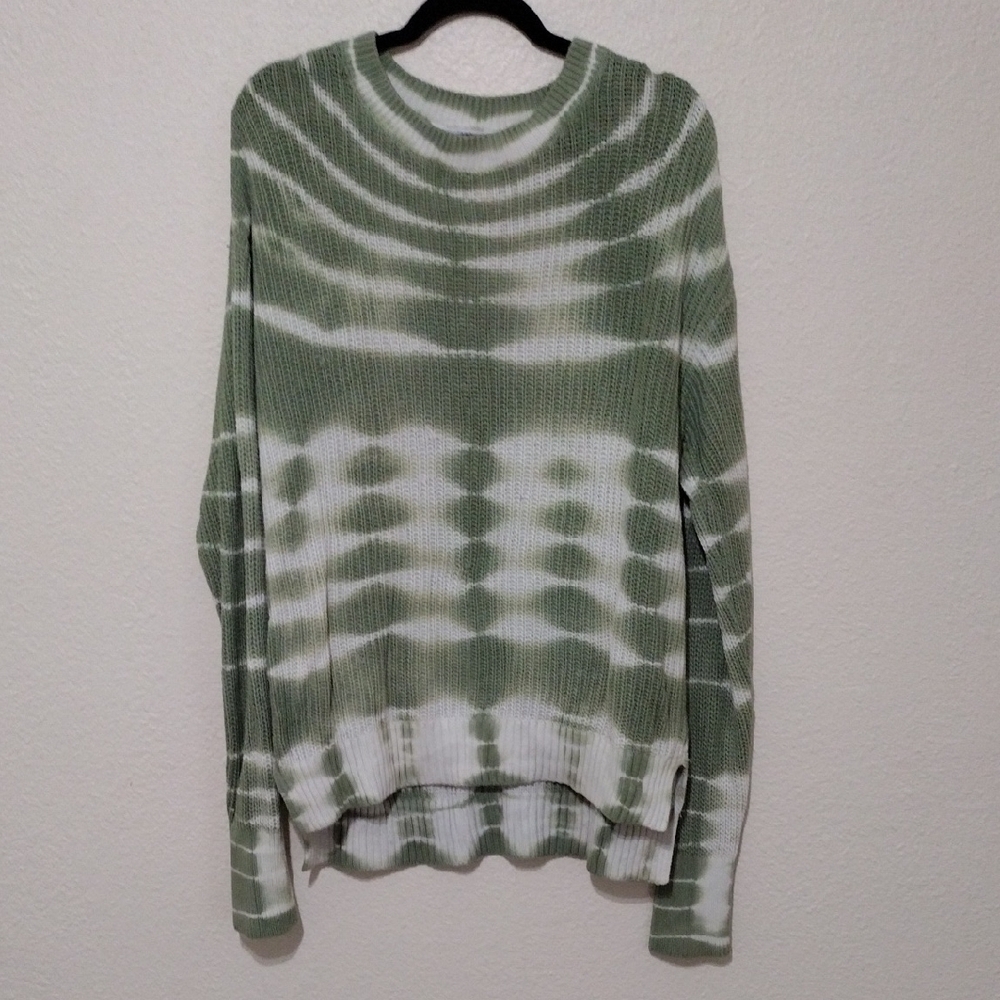 Time and Tru Green and White Crew Neck Sweater